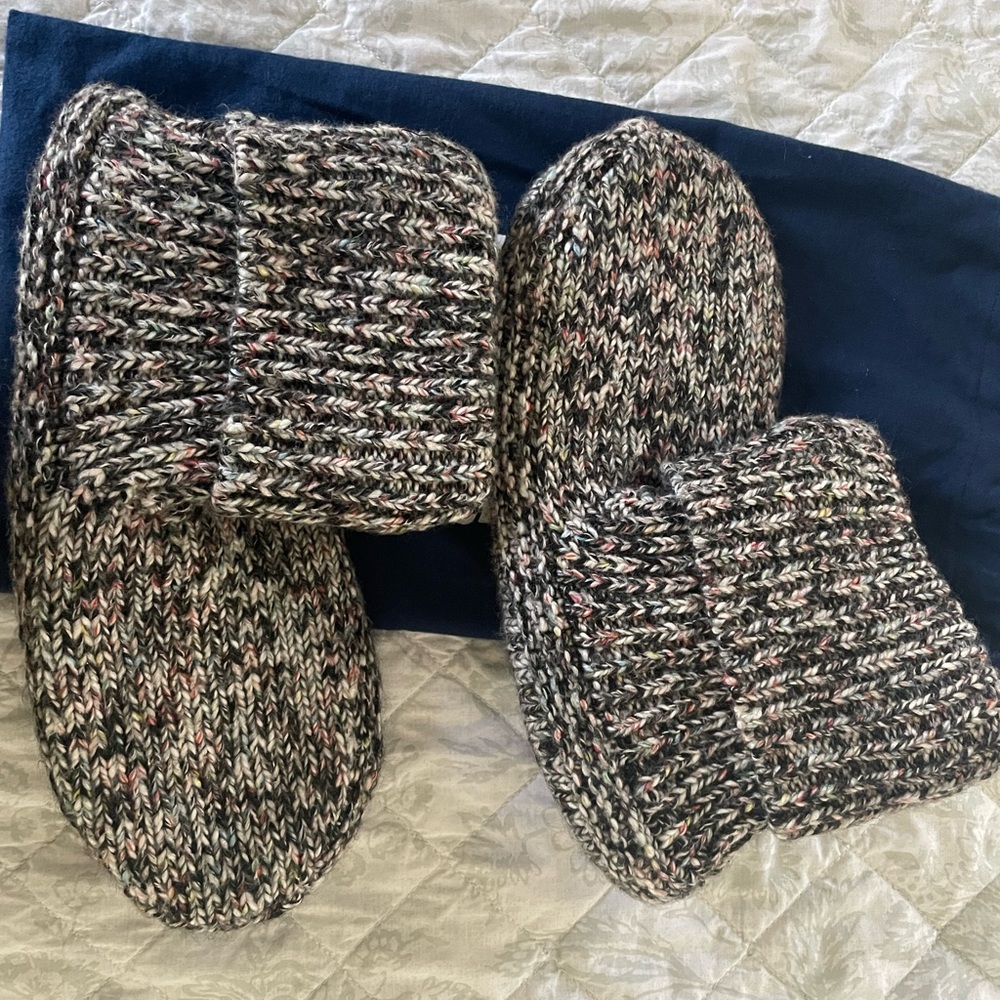NWT Women’s Bombas Sherpa Lined Slippers